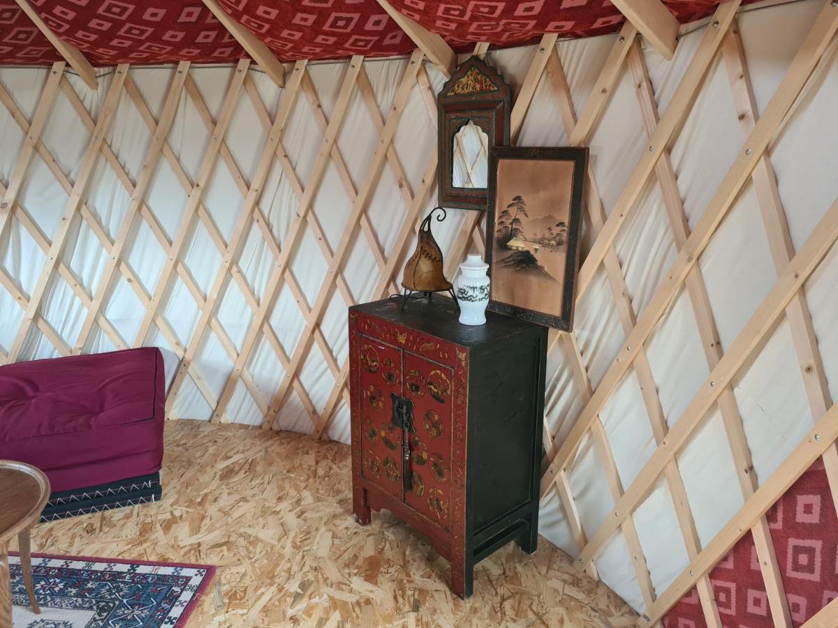 Camping A La Ferme - Hebergements Insolites Cerisy-la-Foret Екстериор снимка