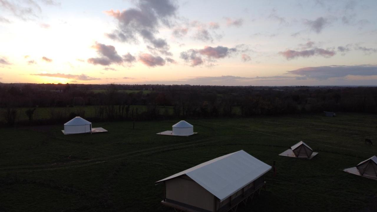 Camping A La Ferme - Hebergements Insolites Cerisy-la-Foret Екстериор снимка
