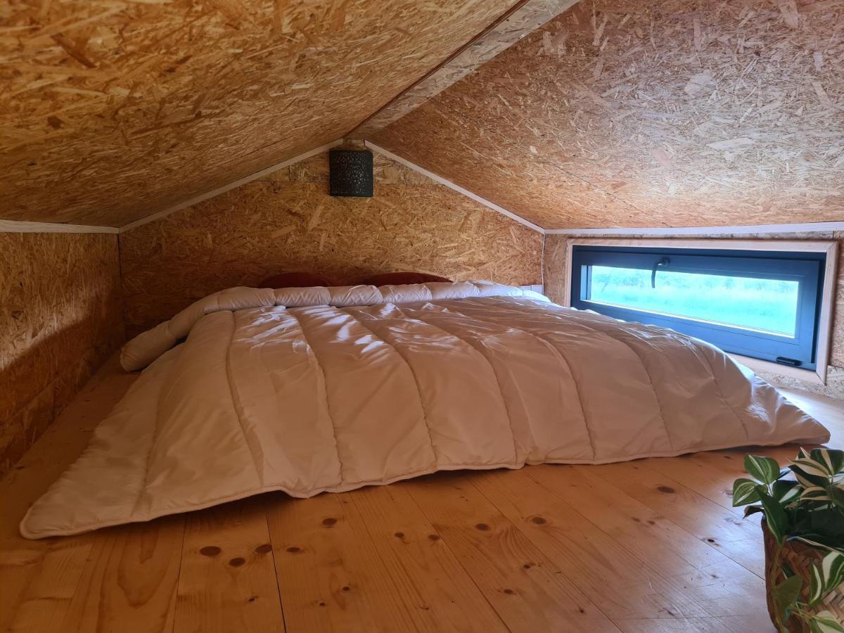 Camping A La Ferme - Hebergements Insolites Cerisy-la-Foret Екстериор снимка