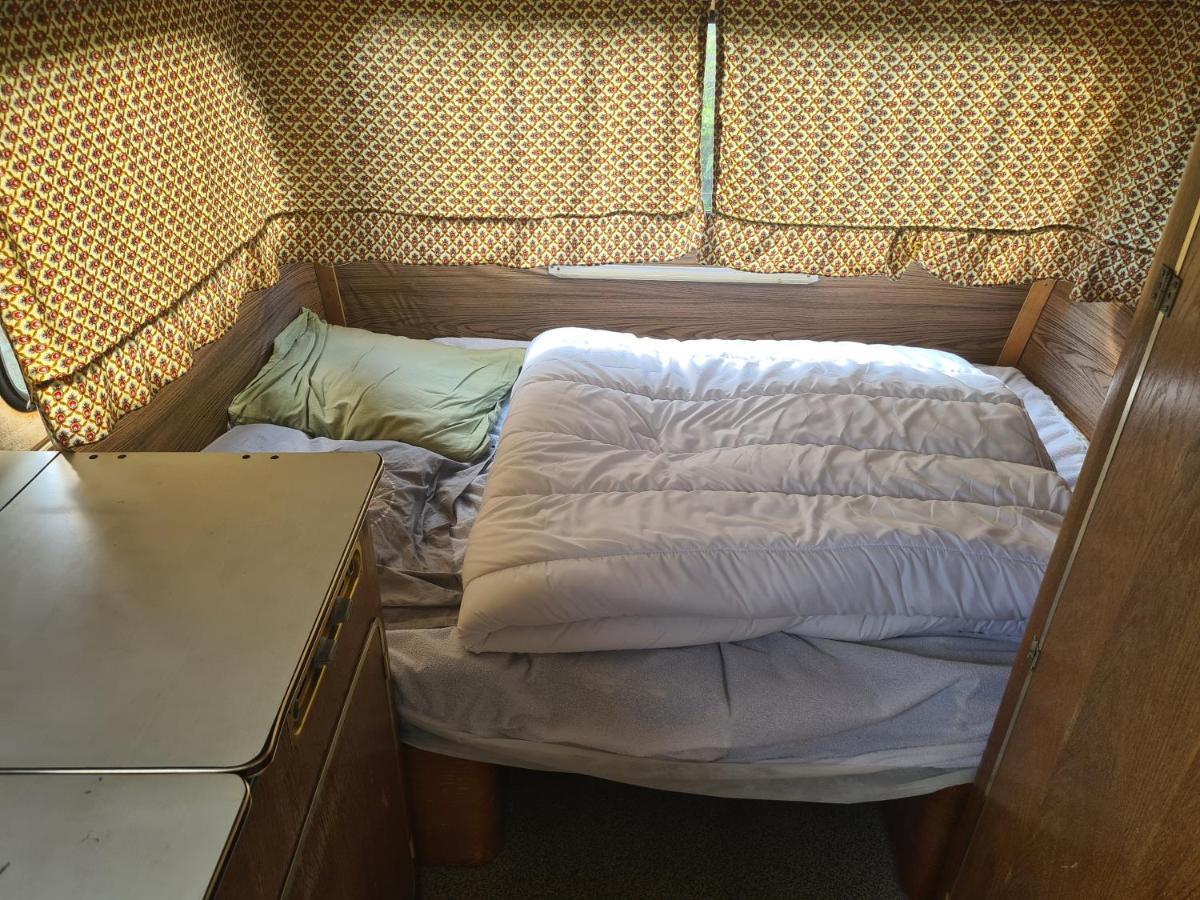 Camping A La Ferme - Hebergements Insolites Cerisy-la-Foret Екстериор снимка