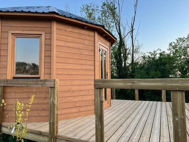 Camping A La Ferme - Hebergements Insolites Cerisy-la-Foret Екстериор снимка